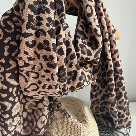 Silence + noise scarf - Picture 6 of 6